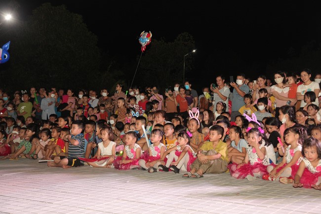 Enjoy the Full Moon Festival at Giai Lam Pagoda, Ha Tinh
