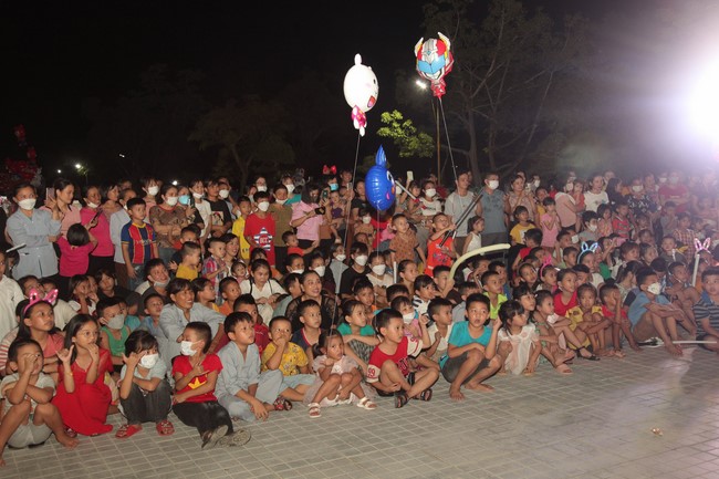 Enjoy the Full Moon Festival at Giai Lam Pagoda, Ha Tinh