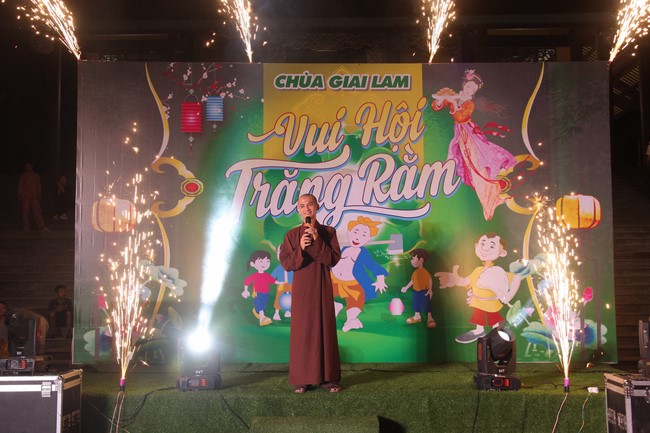 Enjoy the Full Moon Festival at Giai Lam Pagoda, Ha Tinh