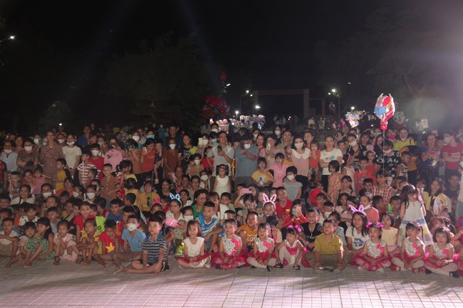 Enjoy the Full Moon Festival at Giai Lam Pagoda, Ha Tinh