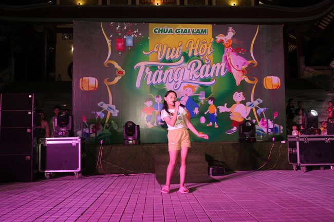 Enjoy the Full Moon Festival at Giai Lam Pagoda, Ha Tinh