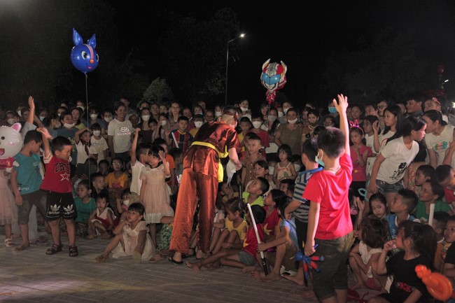 Enjoy the Full Moon Festival at Giai Lam Pagoda, Ha Tinh