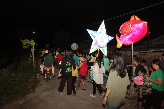 Enjoy the Full Moon Festival at Giai Lam Pagoda, Ha Tinh