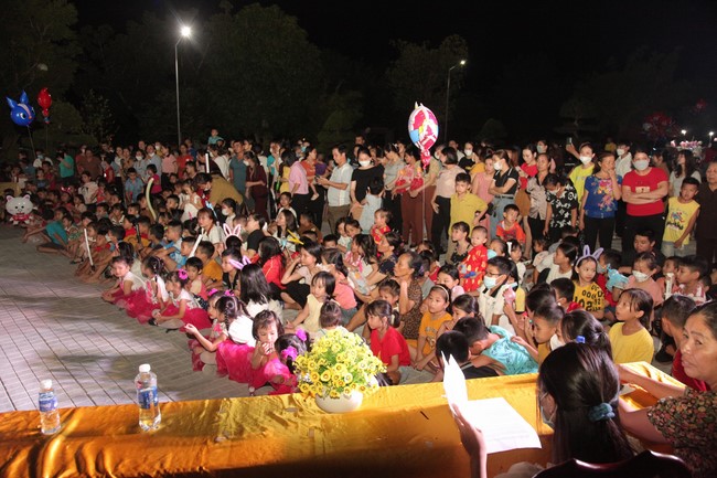 Enjoy the Full Moon Festival at Giai Lam Pagoda, Ha Tinh