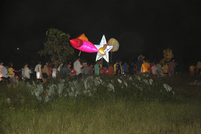 Enjoy the Full Moon Festival at Giai Lam Pagoda, Ha Tinh