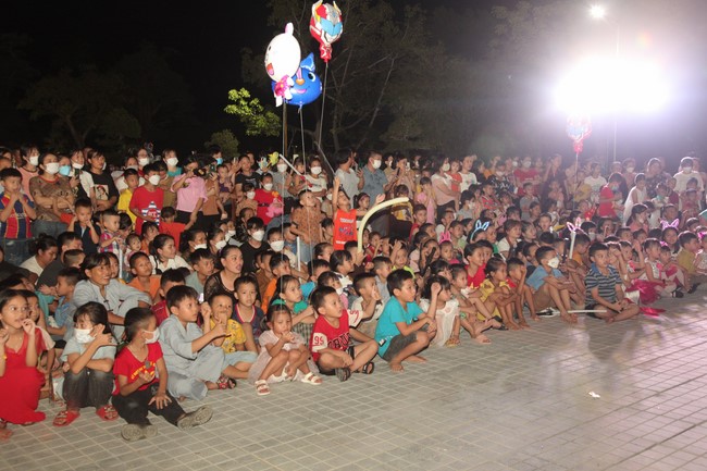 Enjoy the Full Moon Festival at Giai Lam Pagoda, Ha Tinh