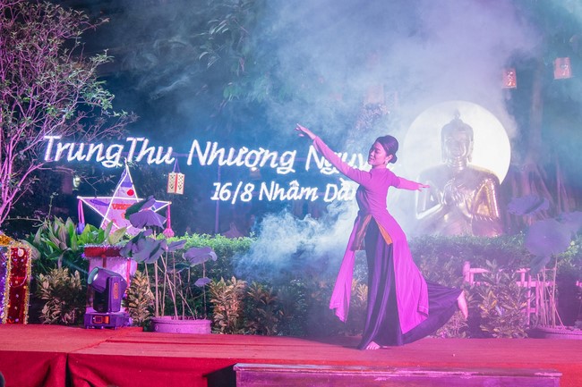 “Return to Buddha on Mid-Autumn Festival of Hoa Phuc Pagoda