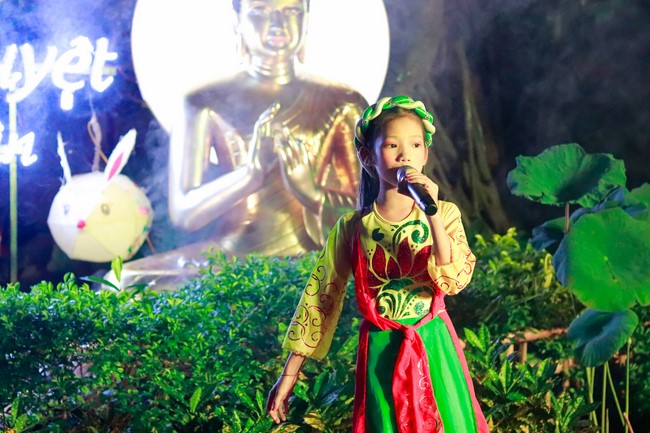 “Return to Buddha on Mid-Autumn Festival of Hoa Phuc Pagoda