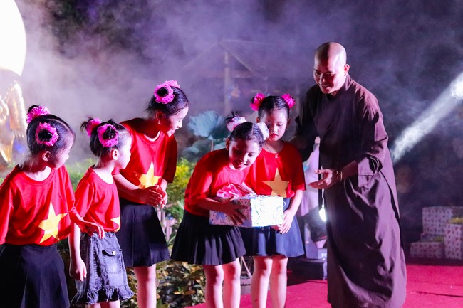 “Return to Buddha on Mid-Autumn Festival of Hoa Phuc Pagoda