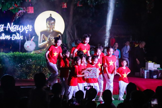 “Return to Buddha on Mid-Autumn Festival of Hoa Phuc Pagoda
