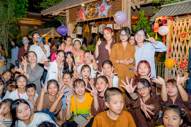 “Return to Buddha on Mid-Autumn Festival of Hoa Phuc Pagoda