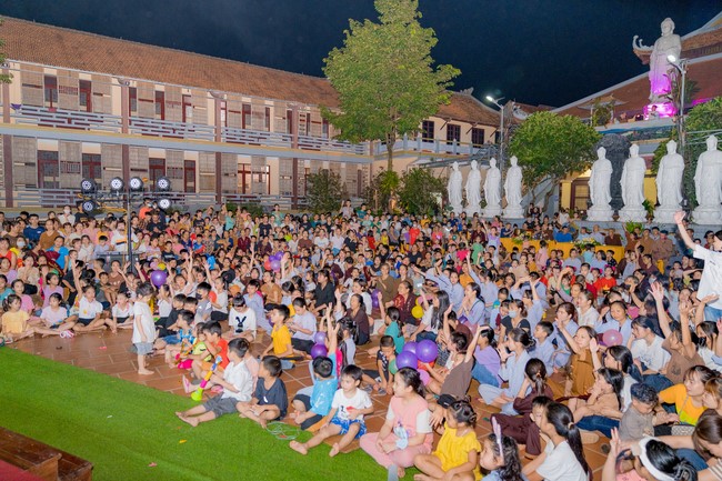 “Return to Buddha on Mid-Autumn Festival of Hoa Phuc Pagoda