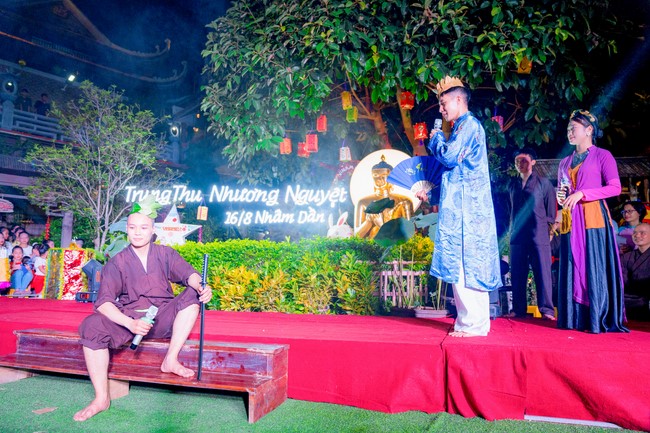 “Return to Buddha on Mid-Autumn Festival of Hoa Phuc Pagoda
