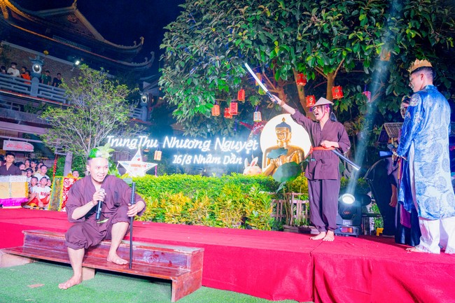 “Return to Buddha on Mid-Autumn Festival of Hoa Phuc Pagoda