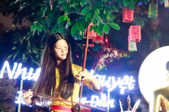 “Return to Buddha on Mid-Autumn Festival of Hoa Phuc Pagoda