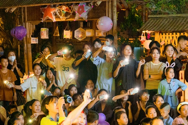 “Return to Buddha on Mid-Autumn Festival of Hoa Phuc Pagoda
