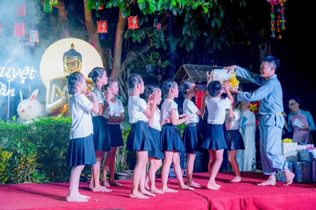 “Return to Buddha on Mid-Autumn Festival of Hoa Phuc Pagoda