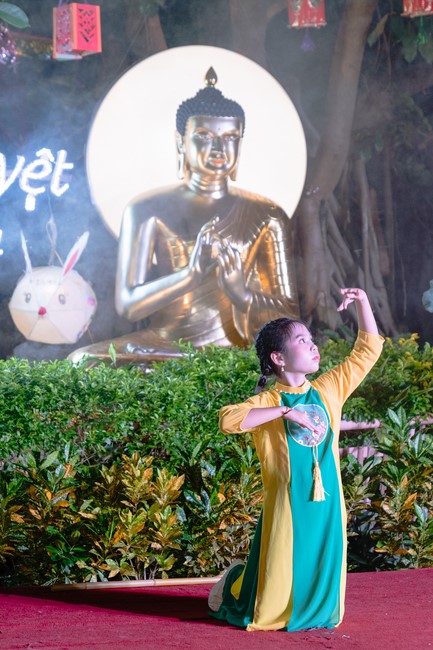 “Return to Buddha on Mid-Autumn Festival of Hoa Phuc Pagoda