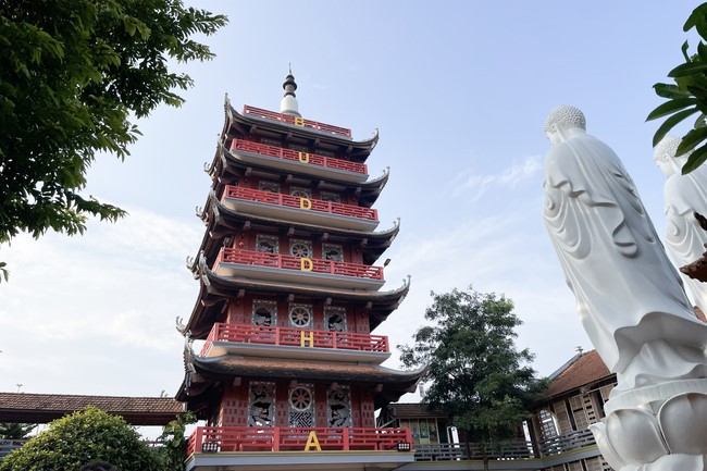 One-Day together peaceful Retreat on lunar August at Hoa Phuc Pagoda