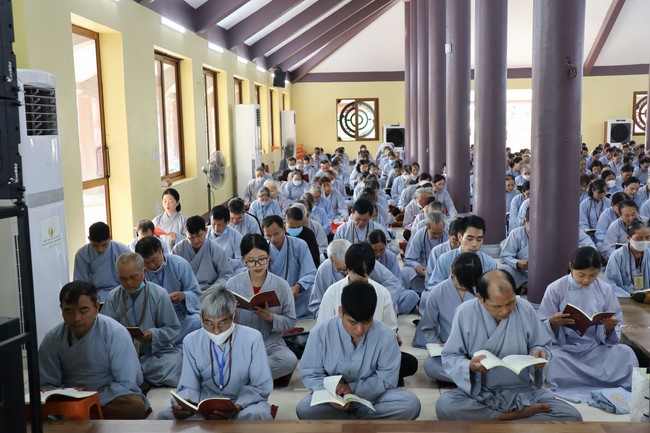 One-Day together peaceful Retreat on lunar August at Hoa Phuc Pagoda