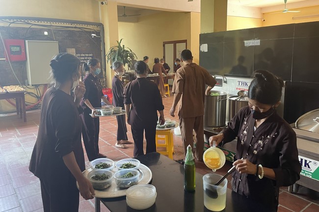 One-Day together peaceful Retreat on lunar August at Hoa Phuc Pagoda