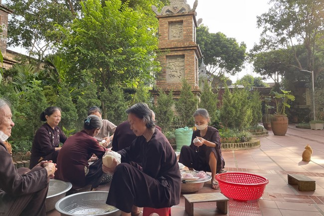 One-Day together peaceful Retreat on lunar August at Hoa Phuc Pagoda
