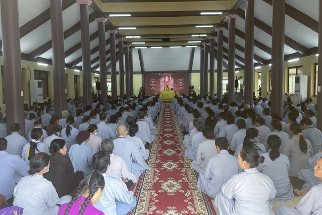 One-Day together peaceful Retreat on lunar August at Hoa Phuc Pagoda