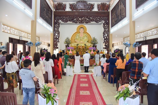 Wedding Ceremony at the pagoda