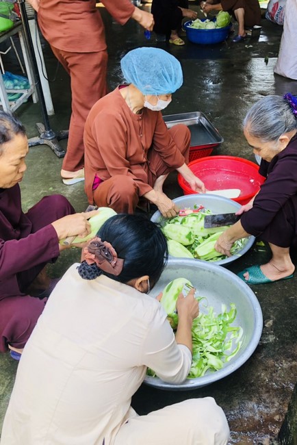 The charity program on Sep. at Dong Cao Pagoda