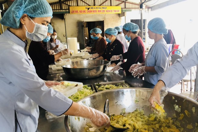 The charity program on Sep. at Dong Cao Pagoda