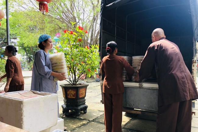 The charity program on Sep. at Dong Cao Pagoda