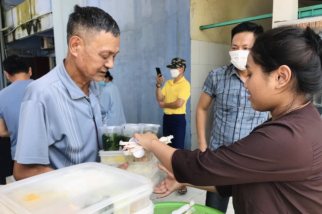 The charity program on Sep. at Dong Cao Pagoda