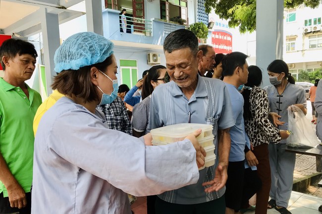 The charity program on Sep. at Dong Cao Pagoda