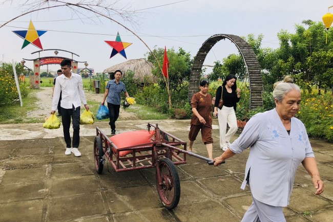 The charity program on Sep. at Dong Cao Pagoda