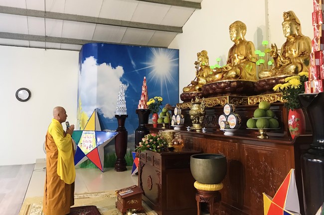 Repentant Ceremony at Dong Cao pagoda