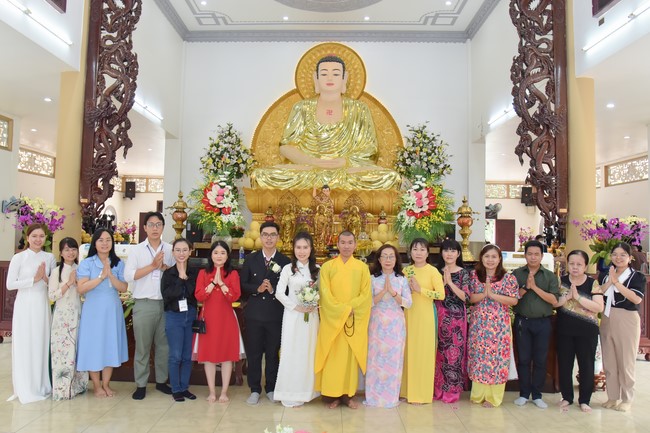 Wedding Ceremony at the pagoda