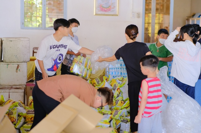 The Full Moon Giving Kids at An Huong Pagoda, An Giang