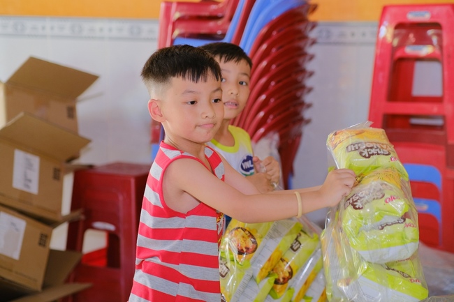The Full Moon Giving Kids at An Huong Pagoda, An Giang