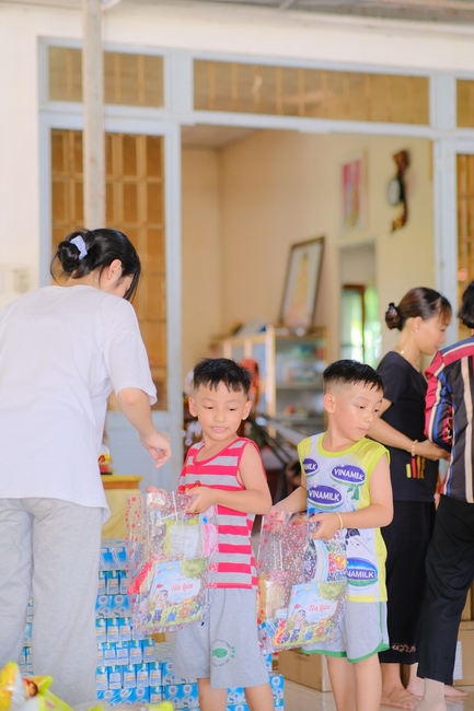 The Full Moon Giving Kids at An Huong Pagoda, An Giang