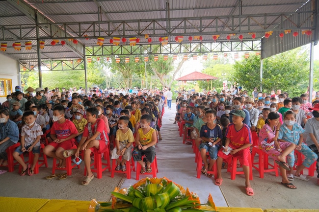 The Full Moon Giving Kids at An Huong Pagoda, An Giang