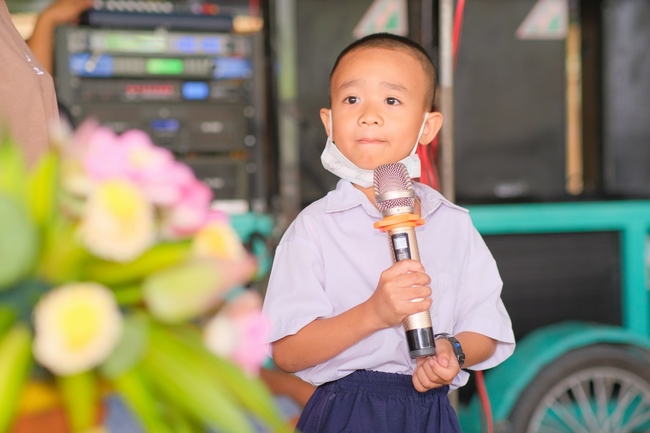 The Full Moon Giving Kids at An Huong Pagoda, An Giang