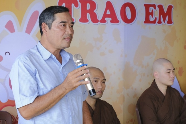The Full Moon Giving Kids at An Huong Pagoda, An Giang