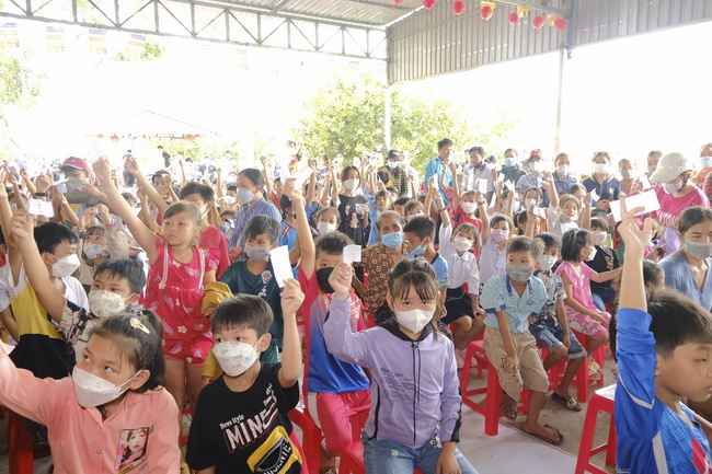 The Full Moon Giving Kids at An Huong Pagoda, An Giang
