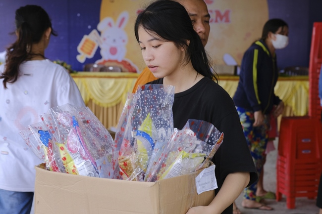 The Full Moon Giving Kids at An Huong Pagoda, An Giang