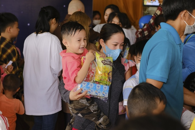 The Full Moon Giving Kids at An Huong Pagoda, An Giang