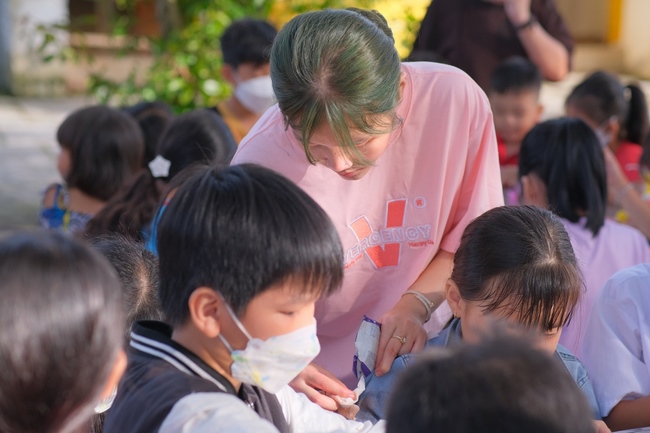 The Full Moon Giving Kids at An Huong Pagoda, An Giang
