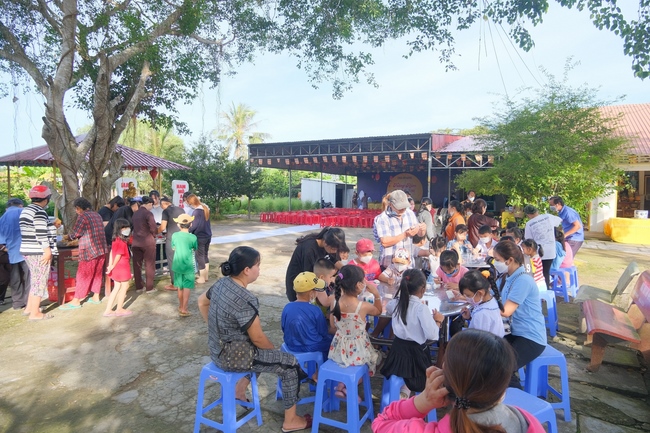 The Full Moon Giving Kids at An Huong Pagoda, An Giang