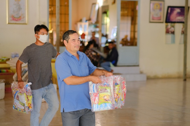 The Full Moon Giving Kids at An Huong Pagoda, An Giang