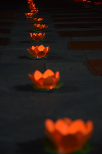 Prostrating the names Bodhisattva Avalokitesvara on occasion of mid-autumn Festival