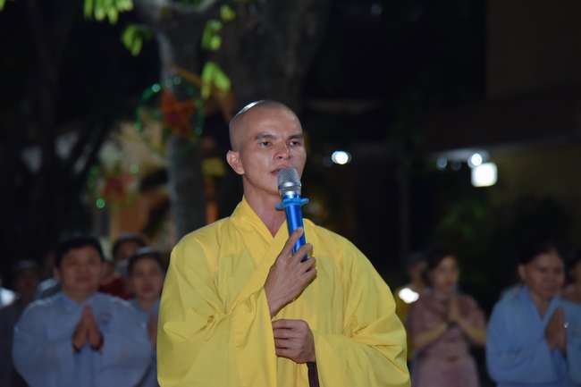Prostrating the names Bodhisattva Avalokitesvara on occasion of mid-autumn Festival